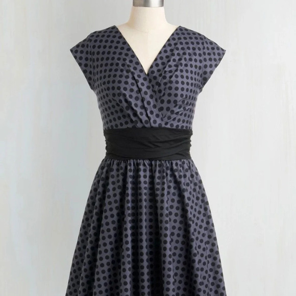 Modcloth "Pretty in a Park Bench" in Dots - Picture 3 of 3